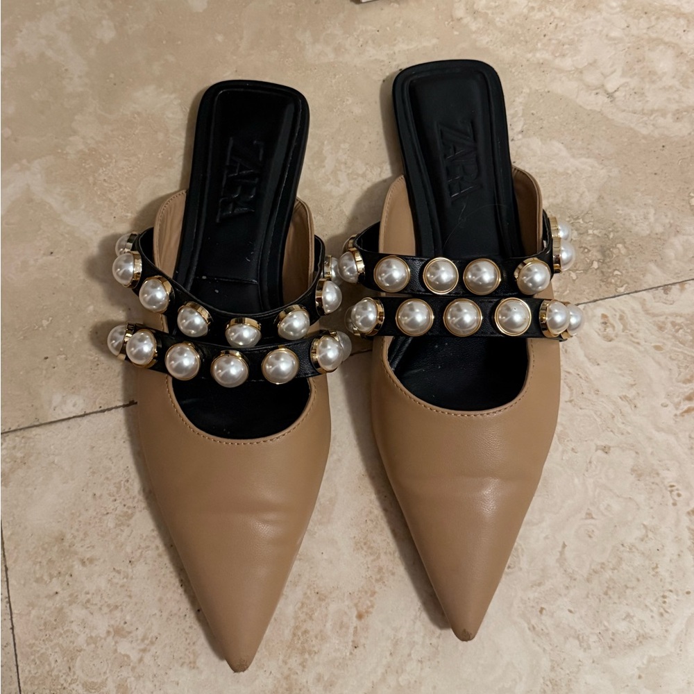LOW HEELED MULES WITH FAUX PEARL TRIM